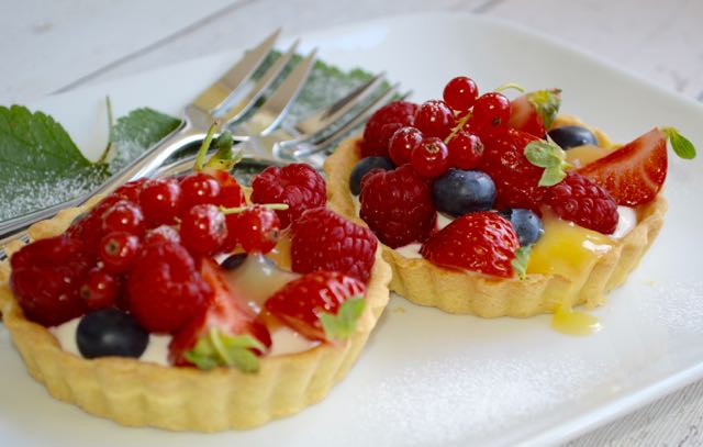 Mixed berry tarts with lemon curd