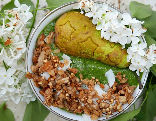 Smoothie bowl z gruszką i jarmużem