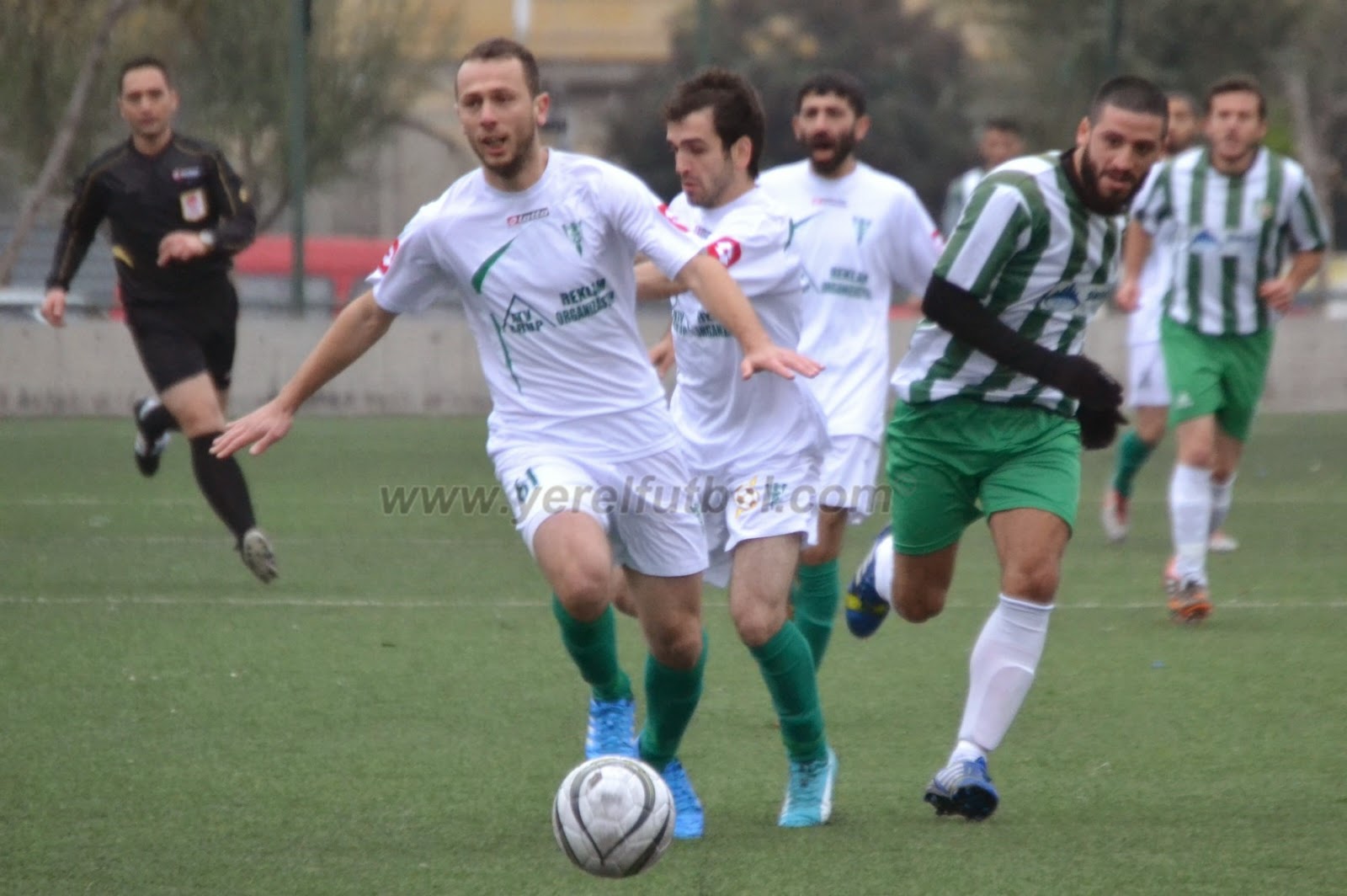 YEREL FUTBOL İSTANBUL ÜNYE BUZ KESTİ