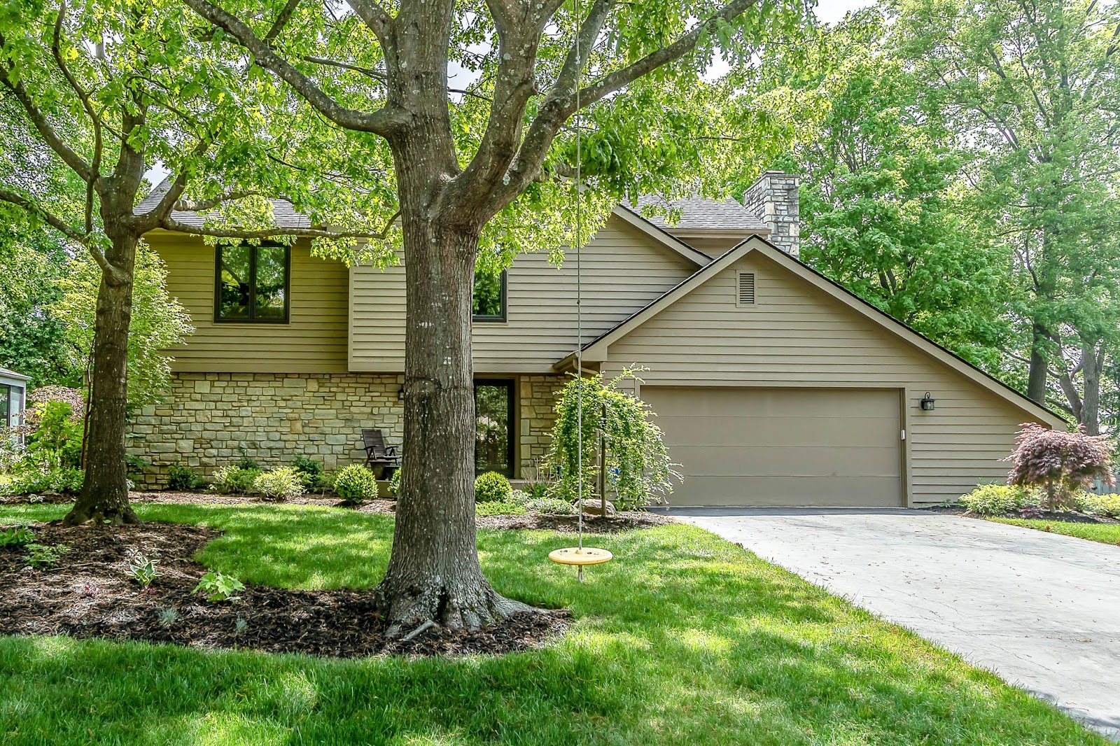 NEW LISTING IN GAHANNA! Real Estate Updates with DeLena Ciamacco
