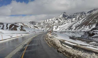 طريق تيشكا الجبلية وخطر انهيار الصخور