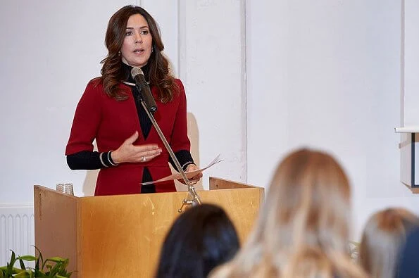 Crown Princess Mary wore a red coat which she had worn in 2013. Mary Foundation and Lev Uden Vold (Live Without Violence)