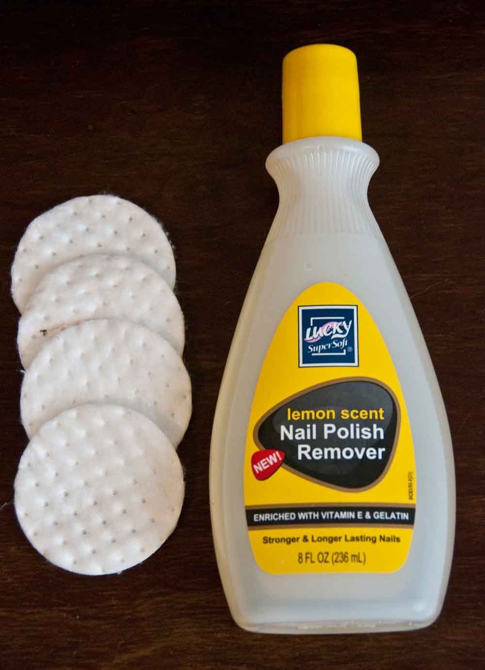 The Women Survival Web Book How to clean white rubber on the sneakers.