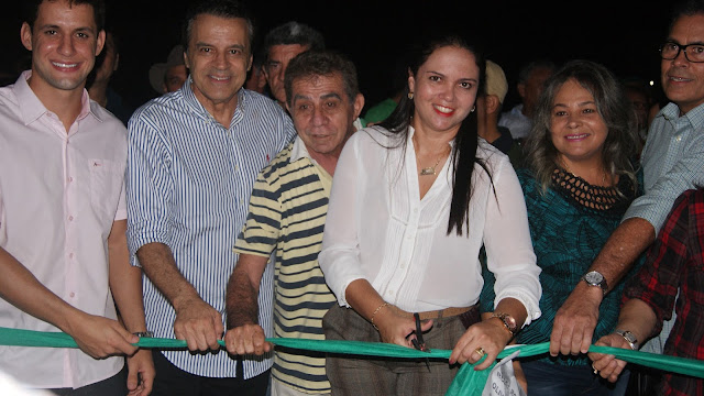 Resultado de imagem para prefeita entrega casas populares em riachuelo