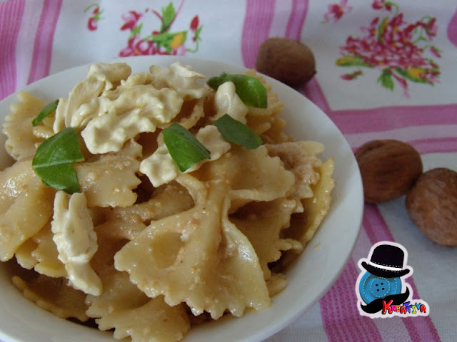 farfalle con pesto di noci fresche e pancetta [ricetta]