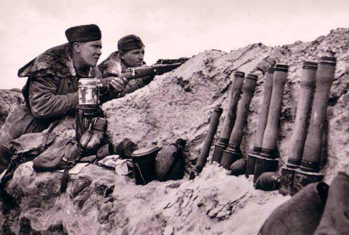 павел магась художник. военные окопы. военные карикатуры. в окопе откидывает. метание гранат в армии.