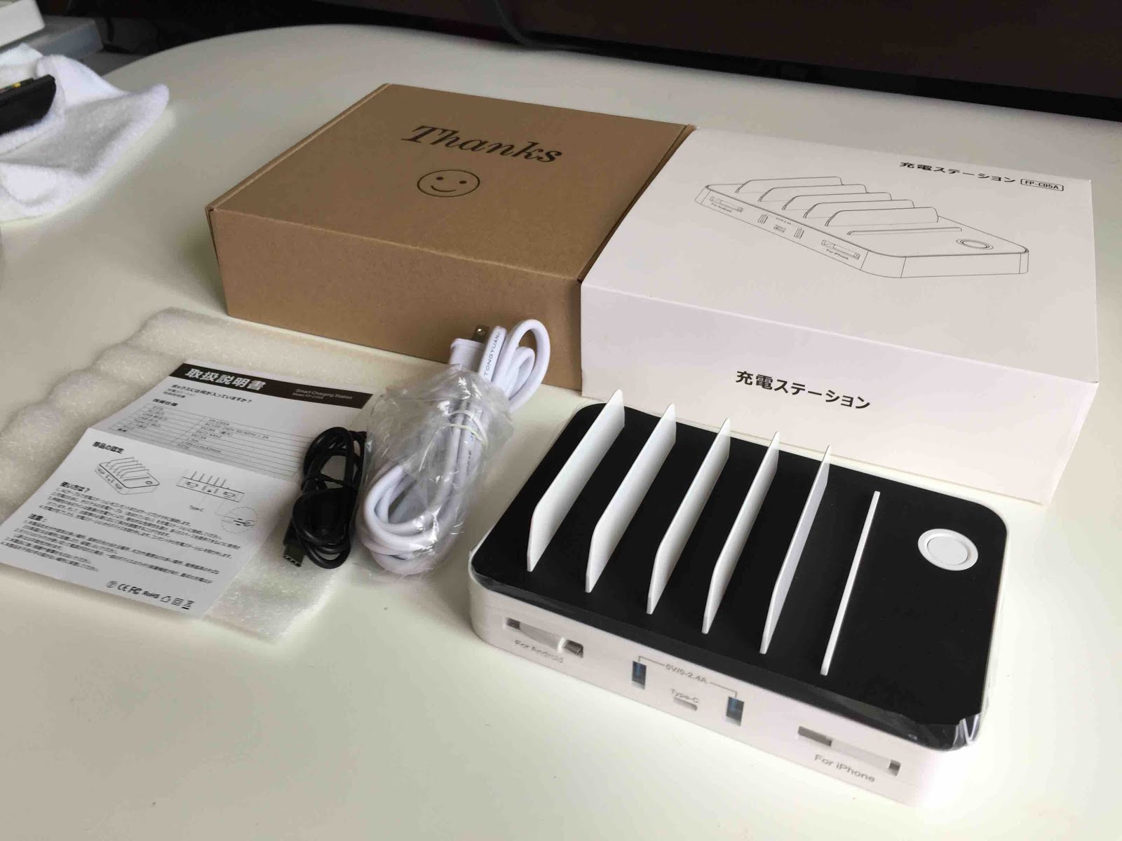 Flepow USB充電スタンド 5ポート 充電ステーション Type-C対応可能 自動巻取式 iPhone/iPod/iPad/Androidスマホ・タブレット対応可能 スマホスタンド 急速充電器 ホワイト(Type-Cケーブル付き)