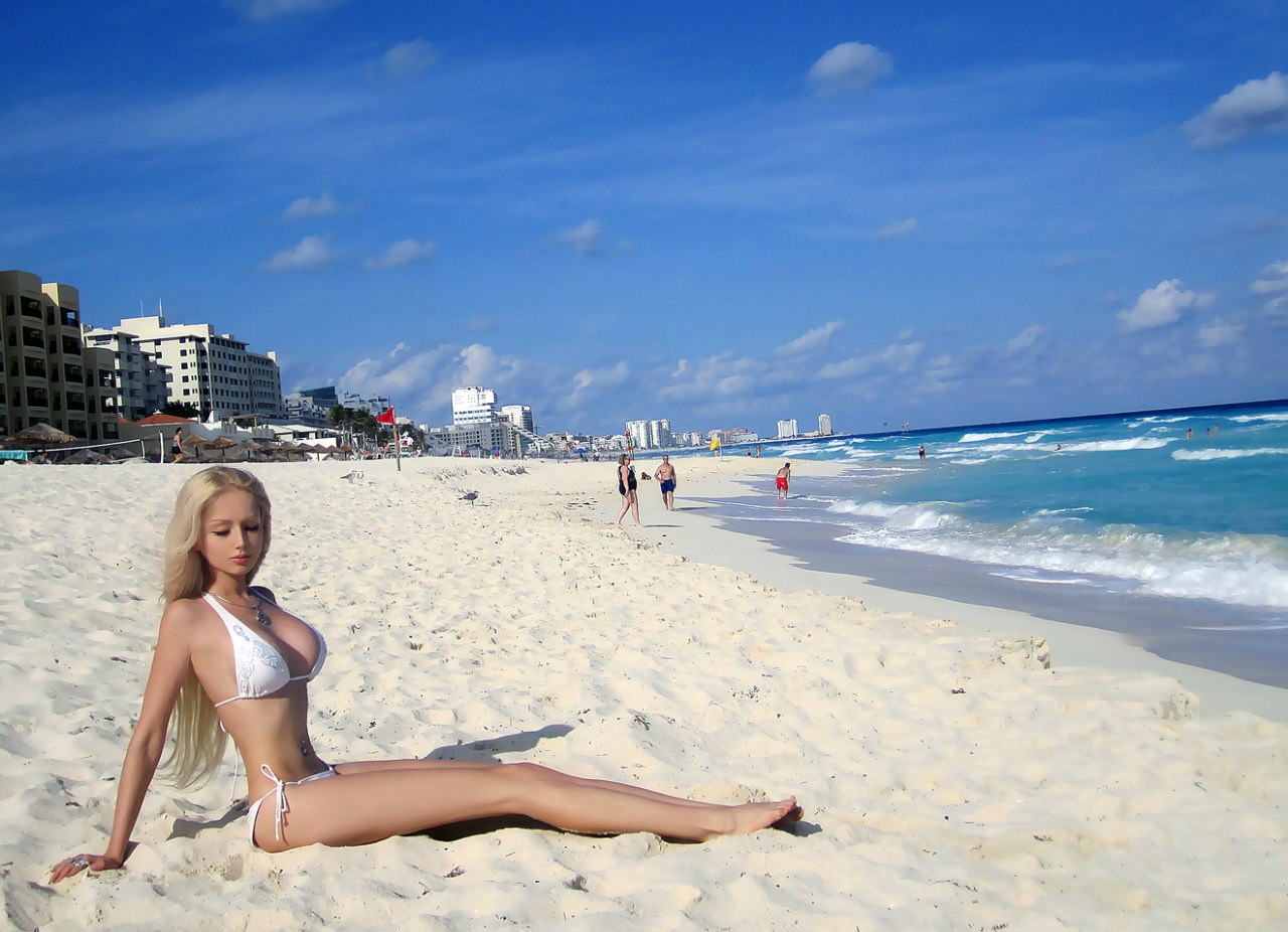 http://2.bp.blogspot.com/-xrh9VER5OvQ/T6Sg41dbvpI/AAAAAAAAGYk/VjaNCGfESXk/s1600/Valeria+Lukyanova+Barbie+Beach.jpg
