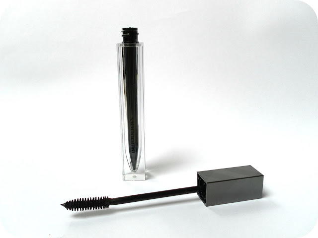 A picture of Burberry Effortless Mascara in Midnight Black 
