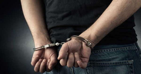 Σύλληψη 48χρονου άστεγου για τη δολοφονία του 50χρονου στην Αγία Τριάδα του Πειραιά Σύλληψη 48χρονου άστεγου για τη δολοφονία του 50χρονου στην Αγία Τριάδα του Πειραιά