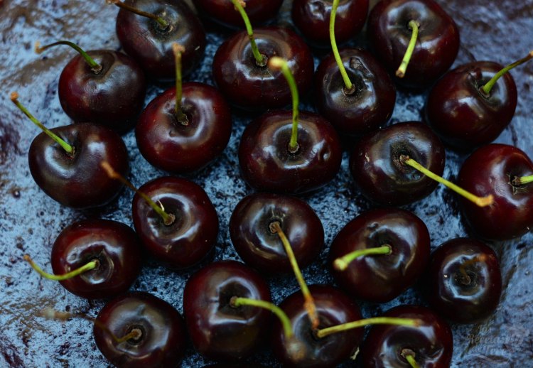 Tarta de quesos con picotas y cerezas 05
