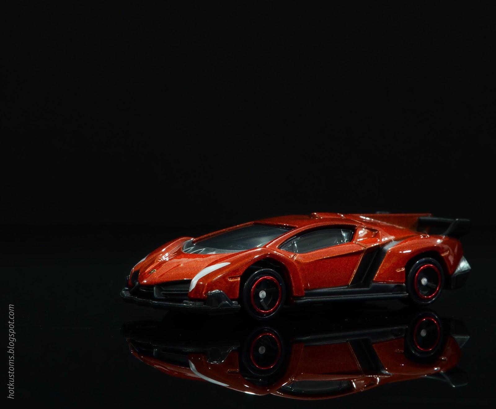 tomica lamborghini veneno