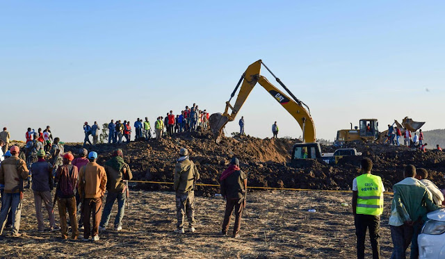 Avião cai na Etiópia com 157 pessoas a bordo; não há sobreviventes