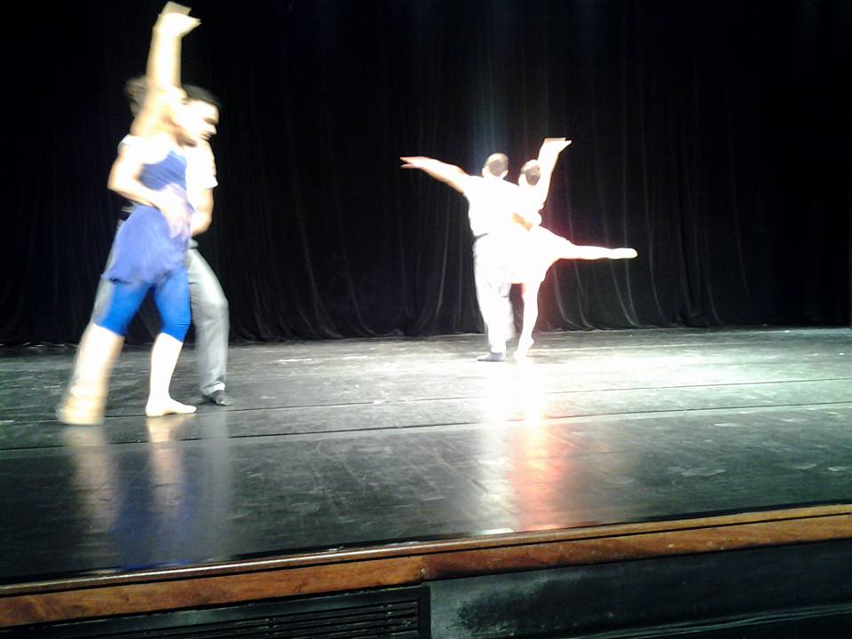 EMEF DES. TEODOMIRO TOLEDO PIZA Ballet Stagium apresenta CHOROS no CEU