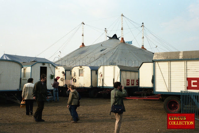 Roulotte à matériel et roulotte d'habitation du Circus Busch, Caravan with equipment and trailer of Circus Busch