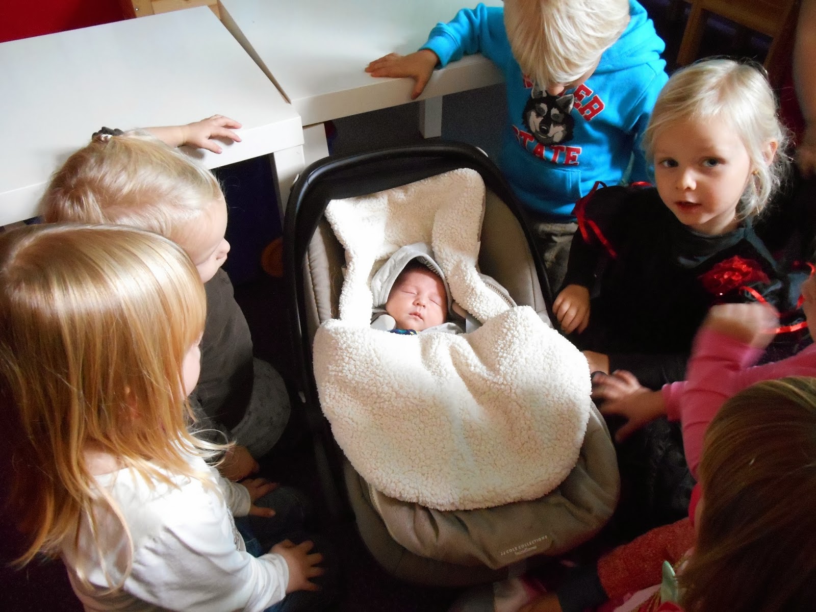 Zeepaardklas: Baby Thias in de klas en vriendjes