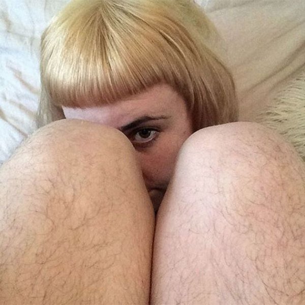 23 Weird Selfies That Are Too Hard To Explain
