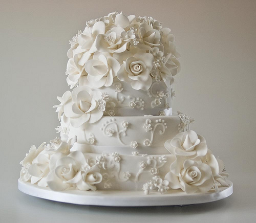 Flowers are always lovely on wedding cakes and they are a fantastic 