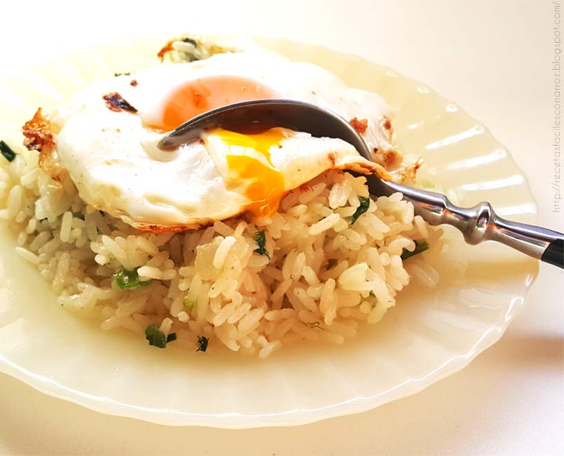 arroz con huevo frito