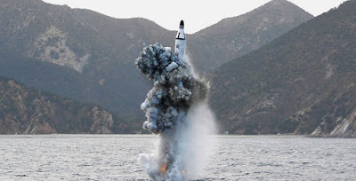 Η Βόρεια Κορέα ετοιμάζει υποβρύχιο που θα εκτοξεύει βαλλιστικούς πυραύλους  