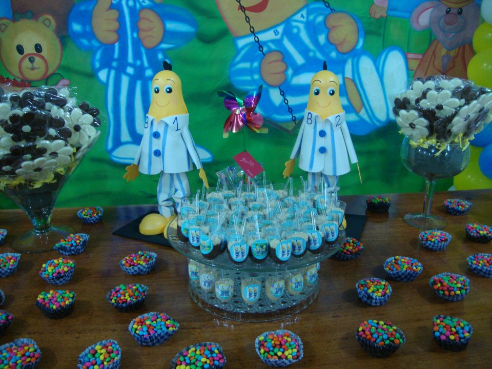 BEATRIZ, MENININHA FELIZ! FESTA! BANANAS DE PIJAMAS!