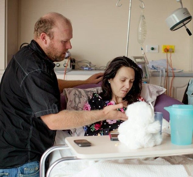 'CUDDLE COT' HOSPITAL PROVIDES A PIECE OF MEDICAL EQUIPMENT THAT