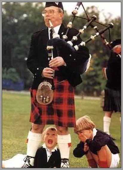 Flor de Camalote: LA HISTORIA DE FALDAS ESCOCESAS Y LOS HOMBRES POLLERAS