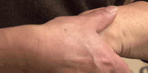 手腕這個“養老穴”專治各種老年病！(頭暈眼花、耳鳴耳聾、肩臂酸痛)