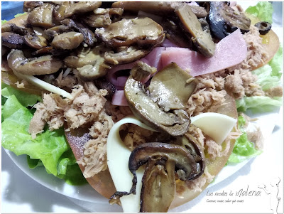 Ensalada  con champiñones frescos. Una ensalada completa que nos sirve como plato único