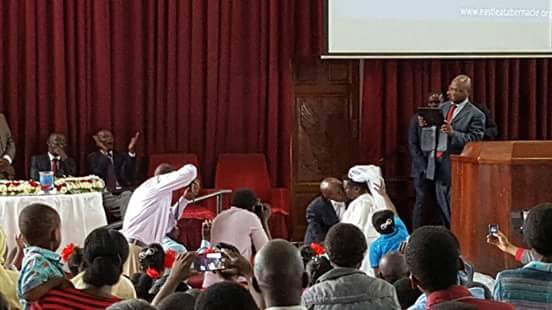 ugandan woman marries dwarf