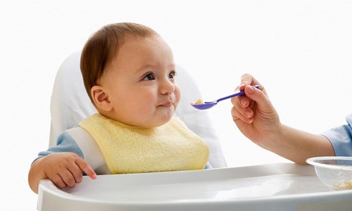 Giúp việc trông trẻ