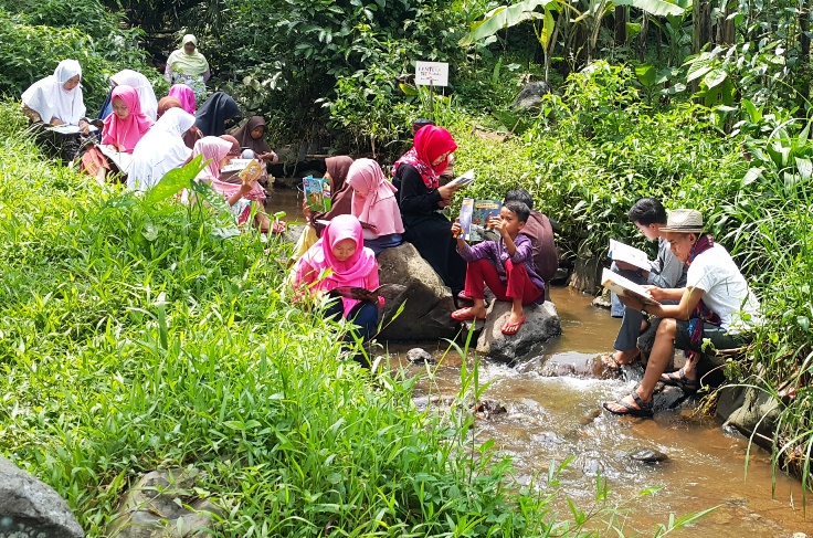 Taman Bacaan Tbm Lentera Pustaka Ciptakan Lingkungan Yang