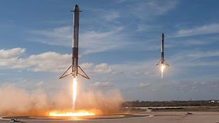 عودة صواريخ التعزيز الجانبية لصاروخ فالكون هايفي Falcon Heavy بعد إيصال القمر الصناعي السعودي عربساتArabsat-6A إلى الأرض