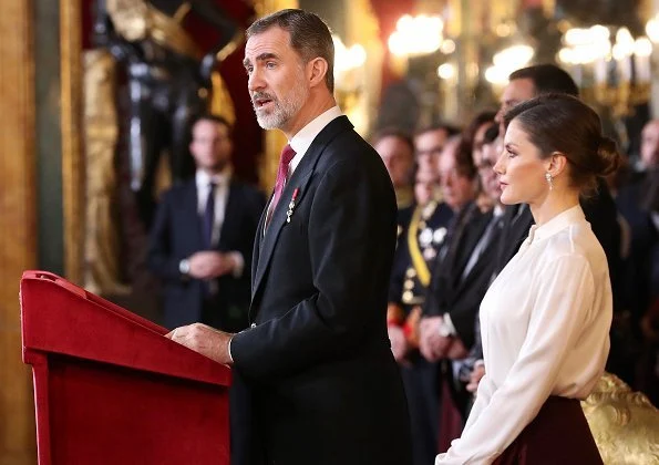 Queen Letizia wore Hugo Boss blouse, Uterque pumps and, she wore a skirt by Spanish fashion house Felipe Varela