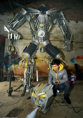 Padre e hijo en china construyen replicas de trasformers 