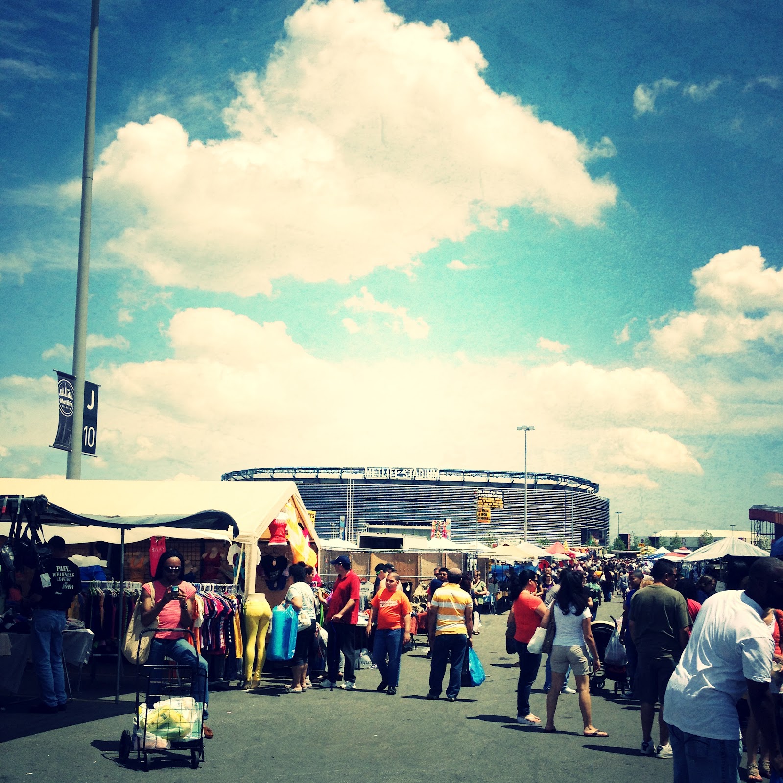 meadowlands-flea-market-hello-chelly