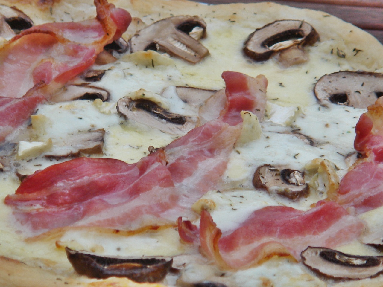 Nem vagyok mesterszakács: Gombás pizza szalonnával, kétféle sajttal ...