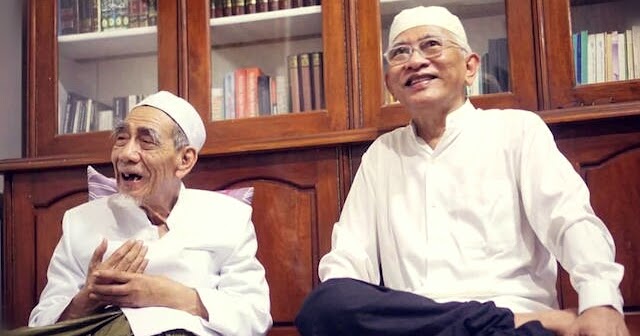 Doa Gus Mus untuk 90 Tahun KH Maimoen Zubair
