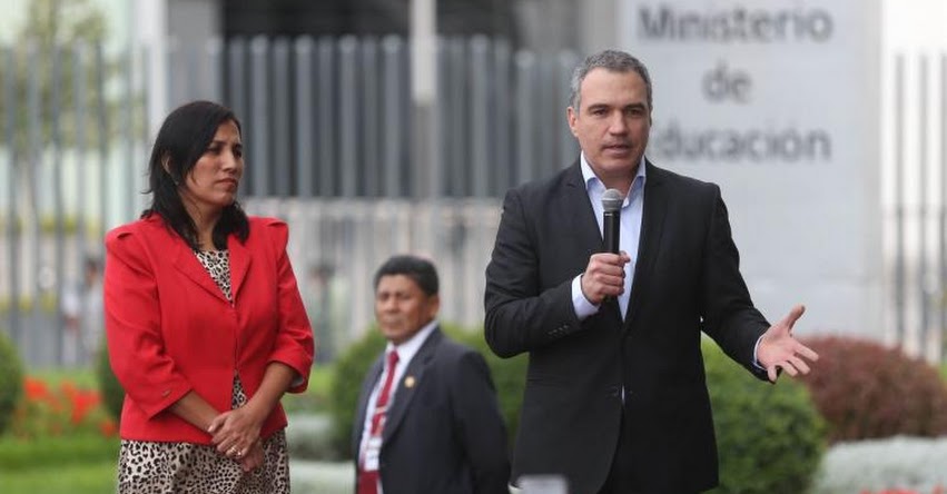 Presidente del Consejo de Ministros agradece a Flor Pablo por su clara y decidida defensa de la educación Presidente del Consejo de Ministros agradece a Flor Pablo por su clara y decidida defensa de la educación