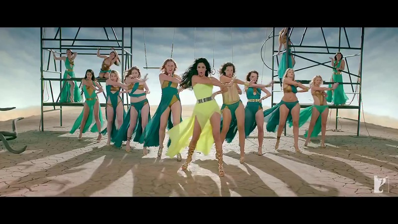 Katrina Kaif hot in green dress in dhoom macha le song, Katrina Kaif hot legs in high heels