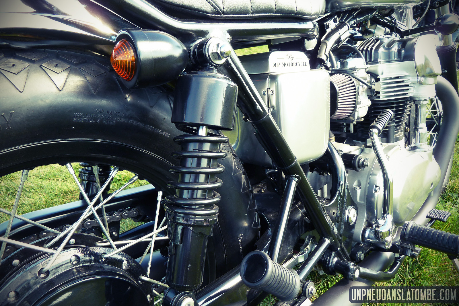 :: free the wheels ::: Kawasaki W650 street tracker