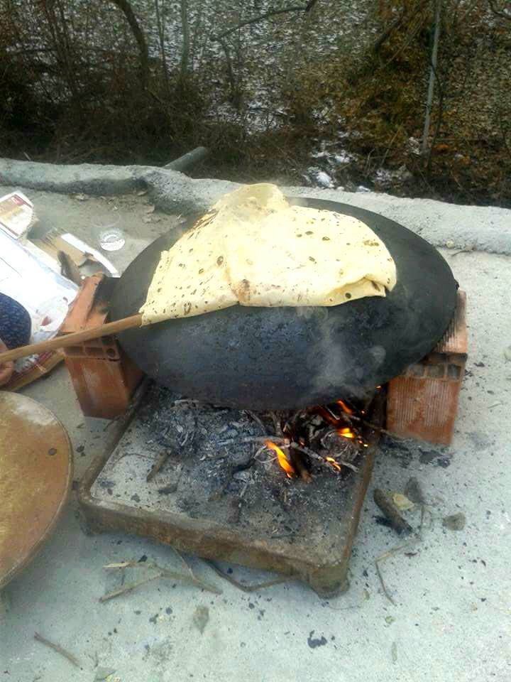 sacda ekmek pişirmek sacda ekmek pişirmek