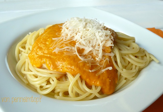 Penne im Topf: Spaghetti mit Kürbissauce