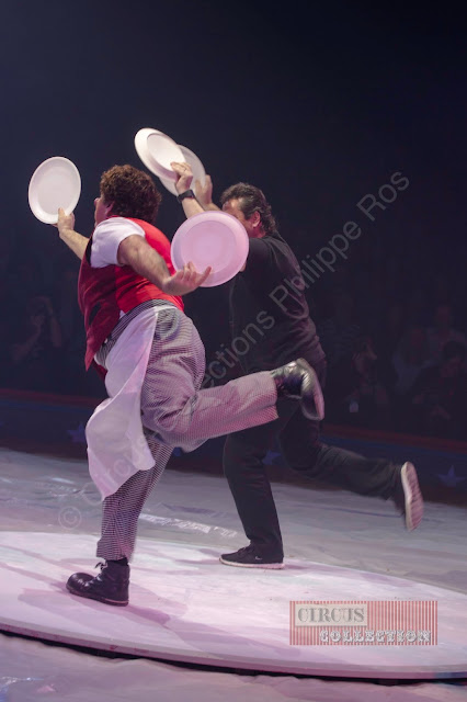 la danse des assiettes par le clown David Larible