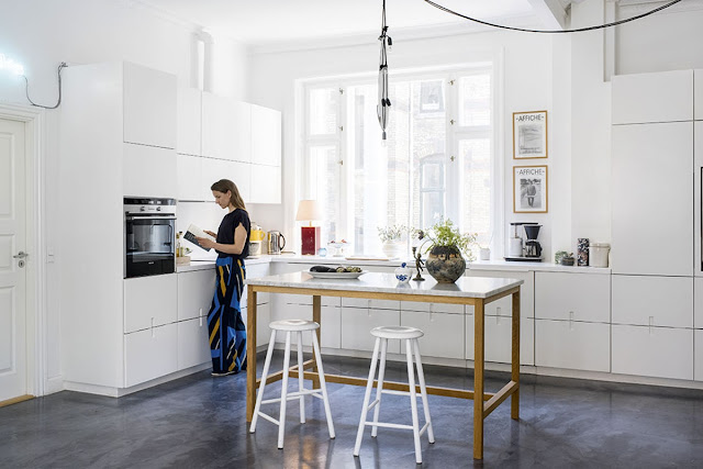 Apartment in Copenhagen-Art from floor to ceiling