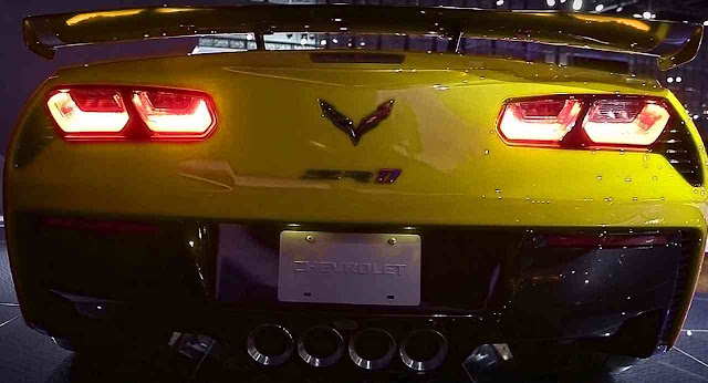 2019-corvette-zr1-pictures-rear-exhaust