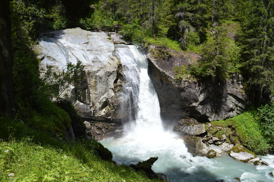 La Cascata Di Nardis E Il Sentiero Delle Cascate In Val Genova Montagna Di Viaggi