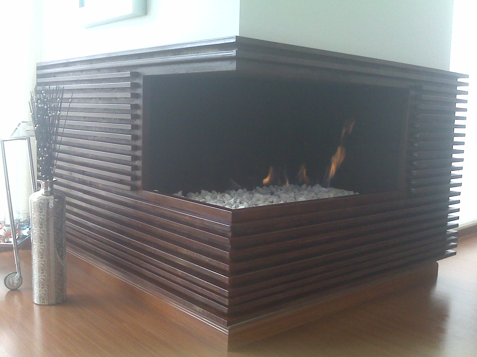 INDUSTRIAS UNIDAS: CHIMENEAS A GAS, ETANOL Y TRADICIONAL, ENCHAPES Y