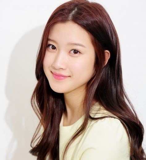 Moon Ga Young Hairstyles and Hair Colors Ideas | Korean Hairstyle Trends