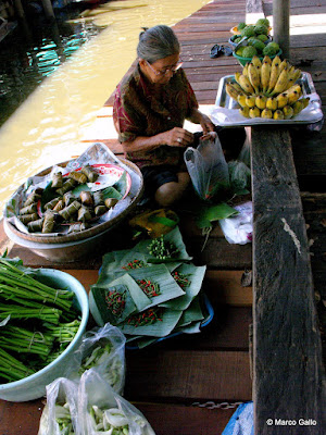 MERCADO FLOTANTE TALING CHAN, BANGKOK. TAILANDIA